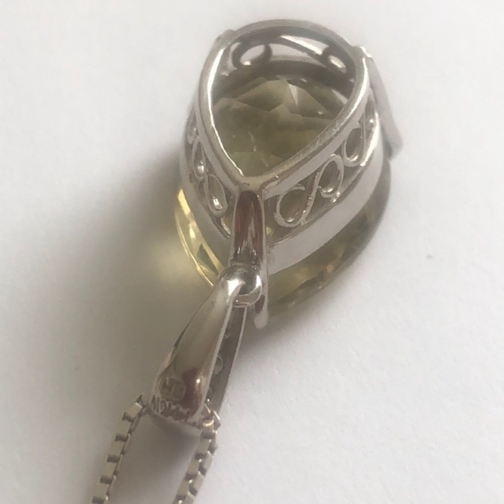 11.6 CT Lemon Quarts pendant set in 14KT - Picture 3 of 6